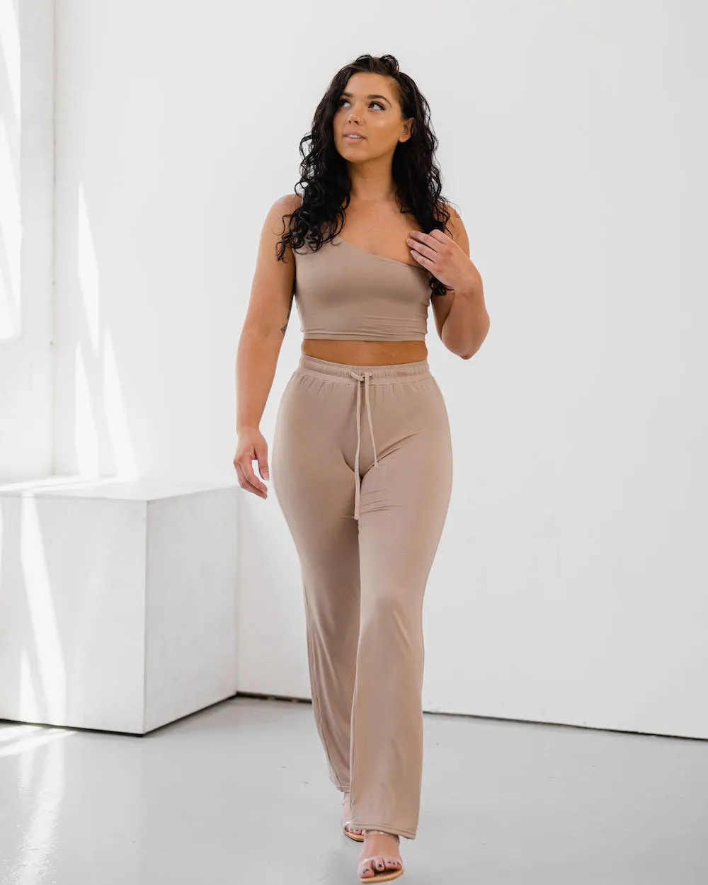 Astoria LUXE Lounge Crop - Beige