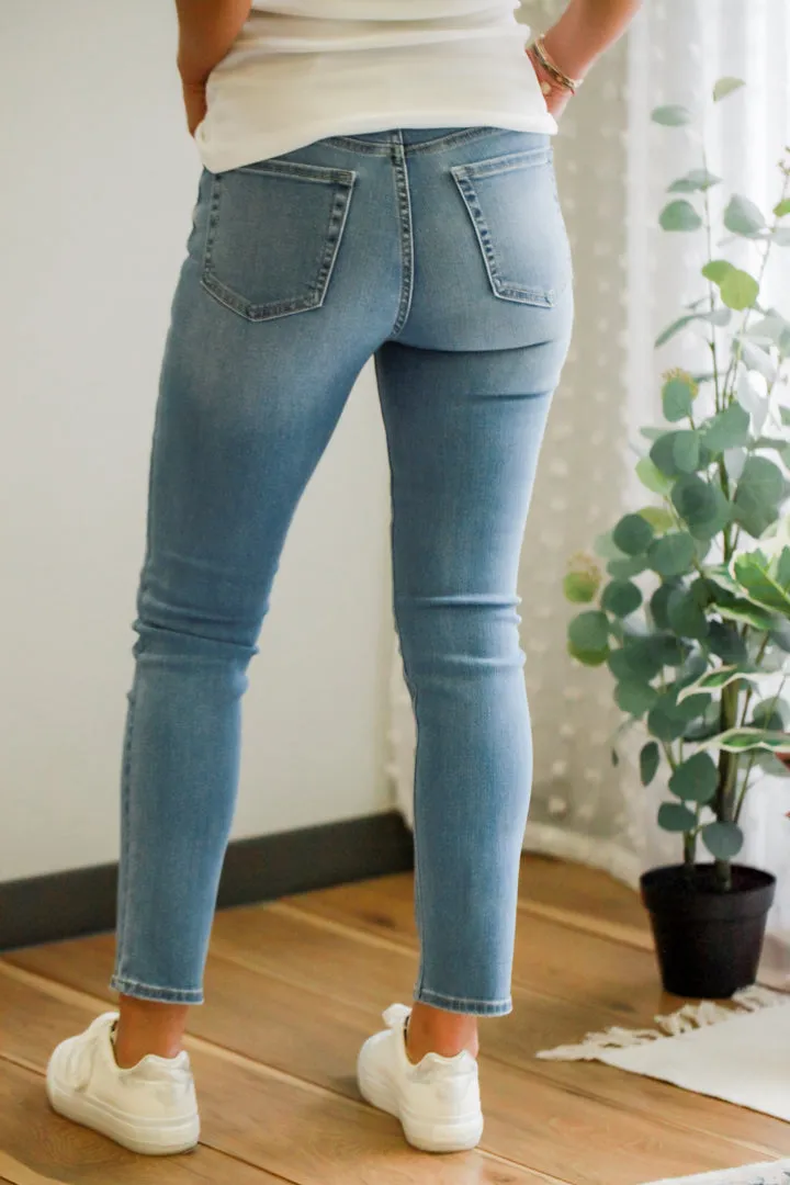 Mid Rise Slim Straight