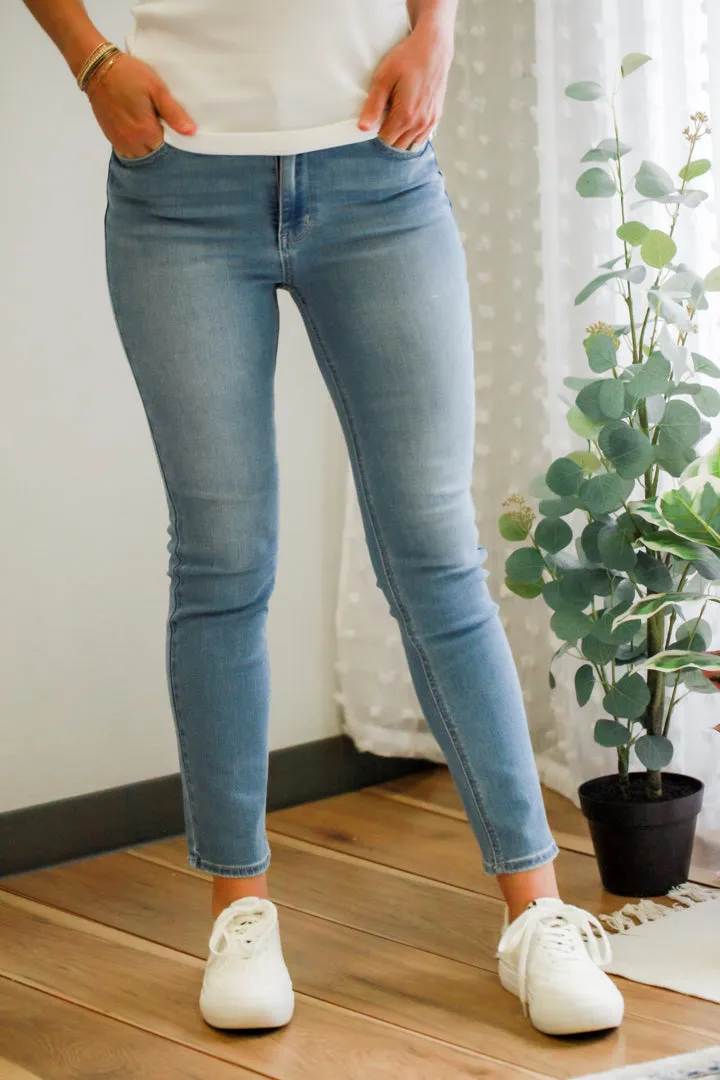 Mid Rise Slim Straight